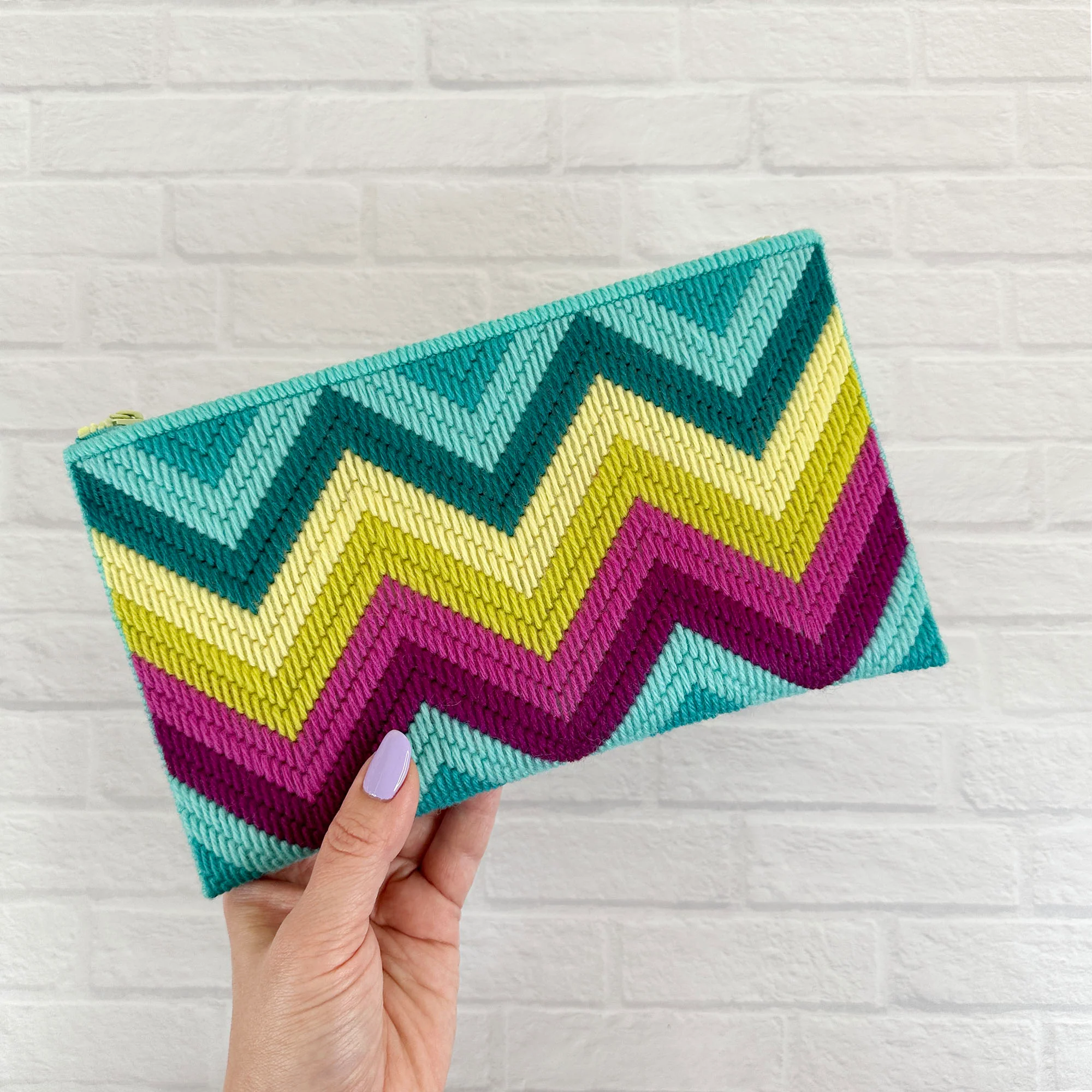Rio Zipper Bag in Chevron Digital Pattern
